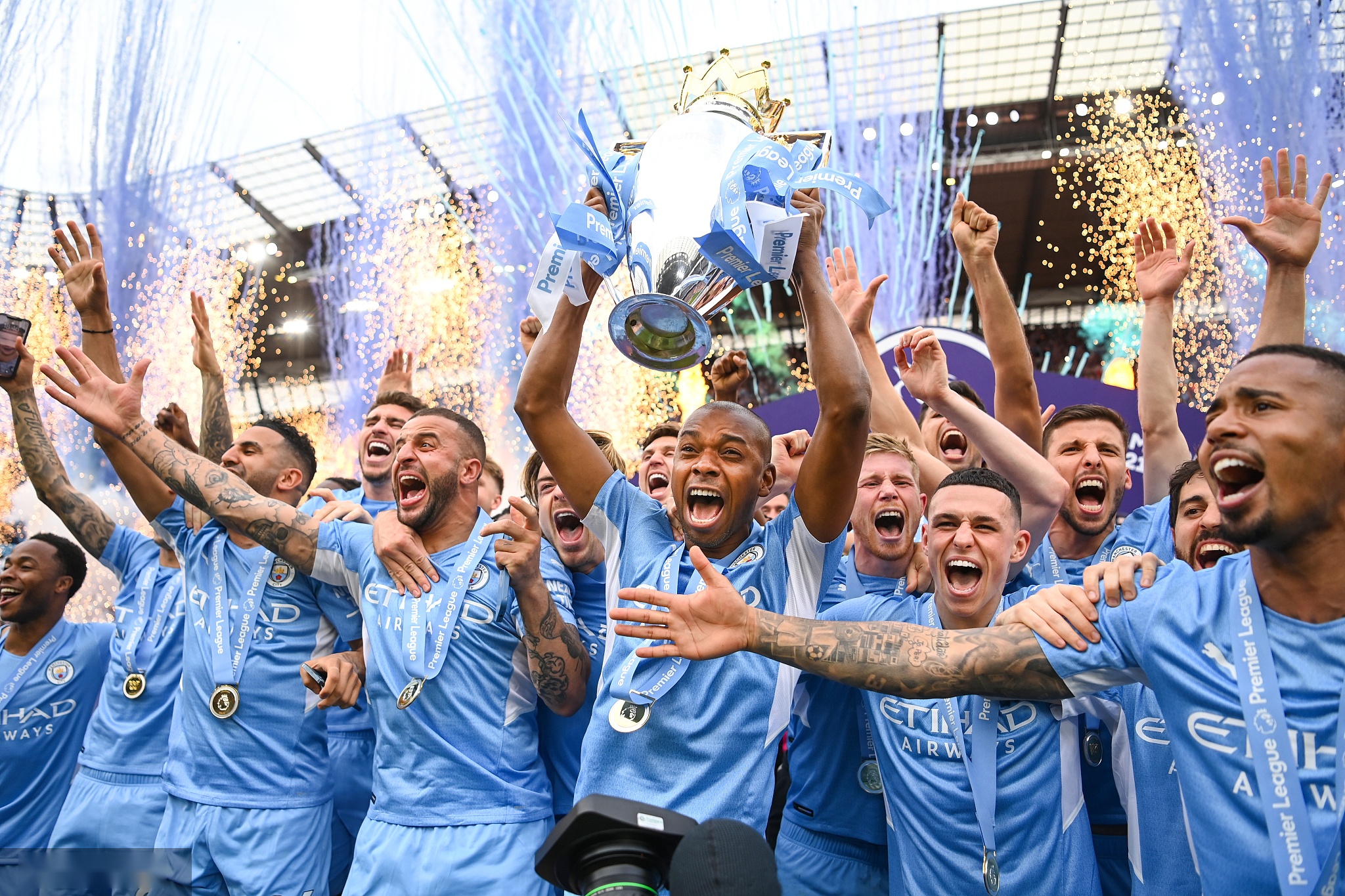 展示了他作 展示了他作